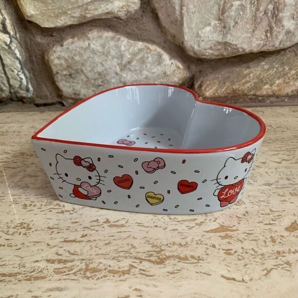 Hello Kitty Valentines heart shaped Baking dish - Picture 12 of 13